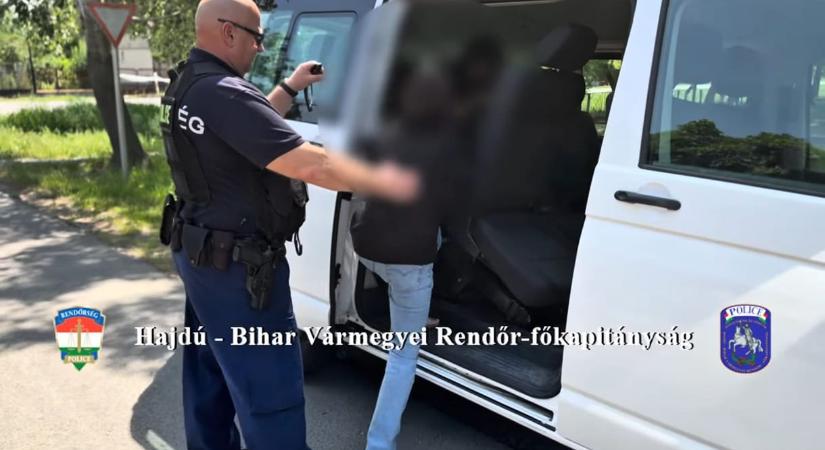 Egy iskola két tanárát is letartóztattak, mert 12 évnél fiatalabb diákjaikat szexuálisan molesztálták