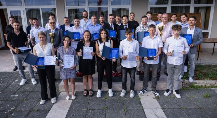 A szakma is díjazta a legjobb futballistákat