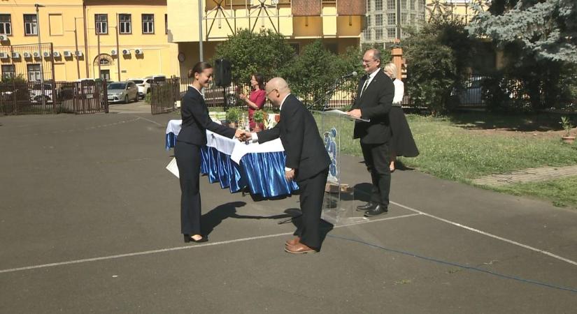 Nyelvvizsgával zárták a tanévet a Bethlen Gábor közgazdasági technikum kínai nyelvet tanuló diákjai