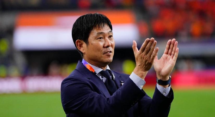 Furcsa módját választotta a japán kapitány, hogy instruálja a játékosait