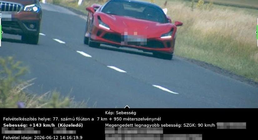 Ferrarival előzés ide vagy oda: 143 km/h lett a vége a veszélyes száguldásnak