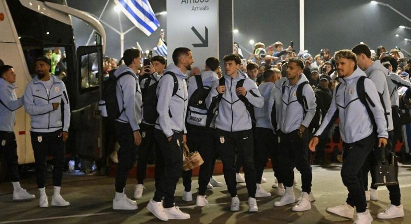 Már megint a FIFA-t hibáztatják: elkésett a válogatott, új gépet kellett küldeni értük