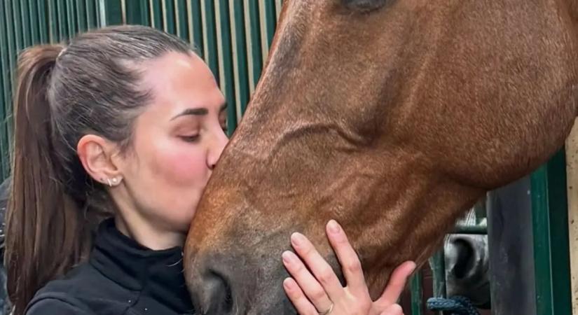Leesett a lóról, kislánya előtt hunyt el a kétgyermekes Donatella