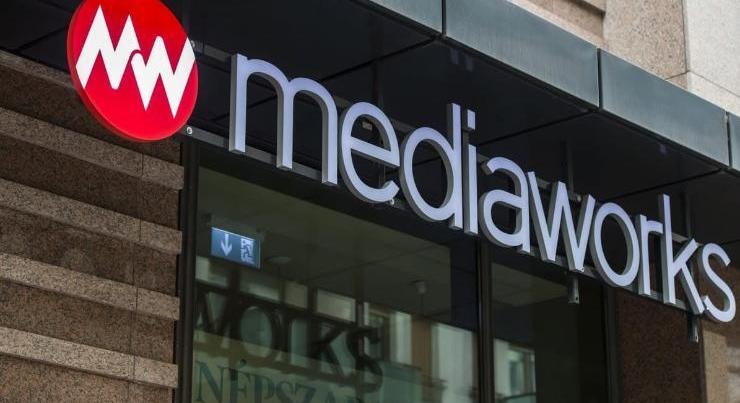 Leépítés kezdődik a Mediaworksnél – durván repedezik a Fidesz médiabirodalmának alapja