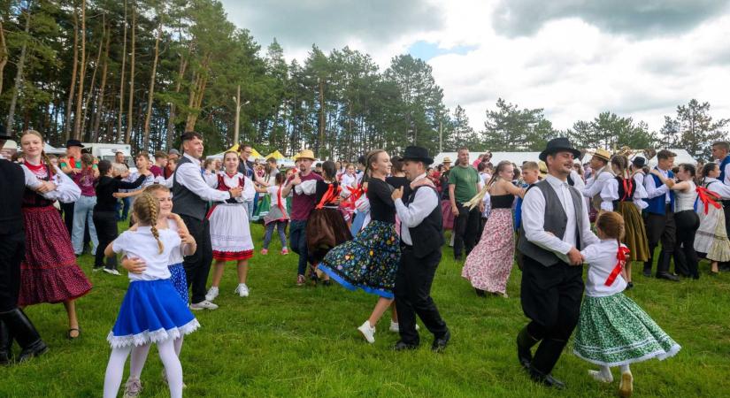 Húsz éve a hagyomány szolgálatában – Jubileumi Perkő-fesztivált tartottak Kézdiszentléleken