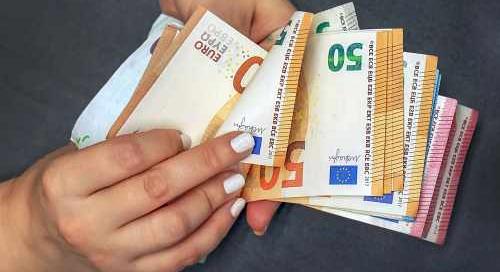Fordulat a devizaváltásban - Az idei nyaraláshoz már a hazai bankoknál kaphatunk olcsóbban eurót?