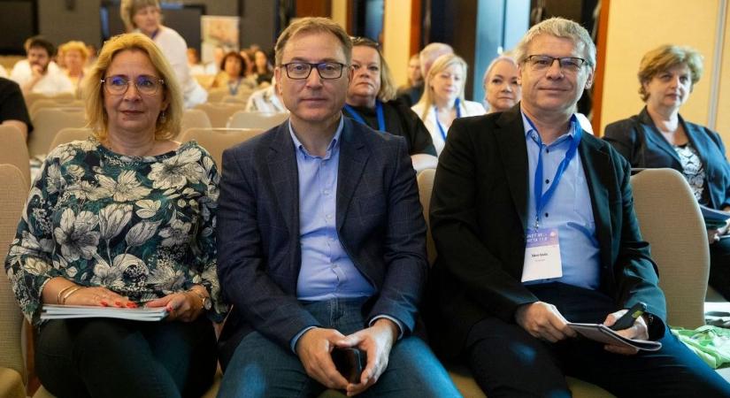 Nemzetközi szaktekintélyek érkeztek Kecskemétre: a koraszülött-ellátás került a középpontban  fotók