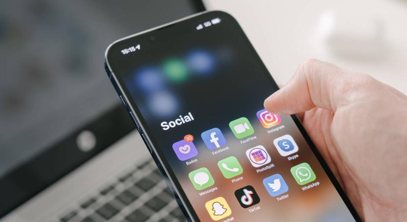Kiderült, ezt jelentik az iPhone képernyőjén megjelenő narancssárga és zöld pontok