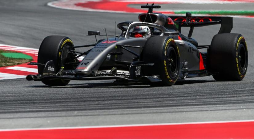 Szürrealitás Barcelonában: az F1 történetének egyik legbizarrabb hibája miatt bukta el a pontokat az Audi és Hülkenberg