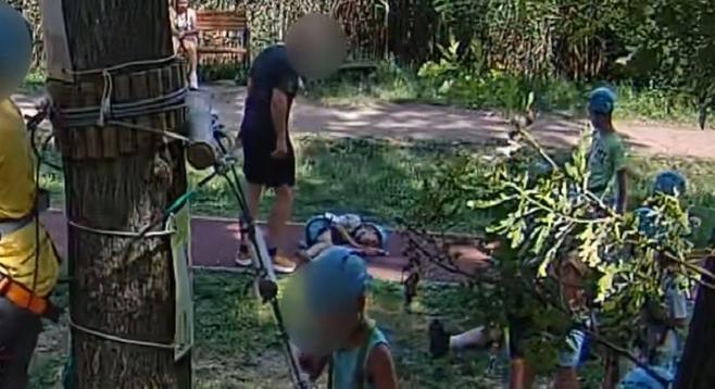 Ítélet született a Szolnoki Kaladparkban egy kisfiút felrúgó karateedző ügyben