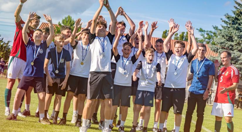 Százéves lett a Lábatlani ESE – futballlegendákkal ünnepelt a város