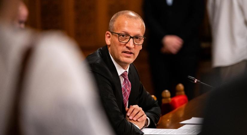 Tarr Zoltán visszavonta Hankó Balázs döntéseit, összesen 400 millió forintos pénzszórásról volt szó