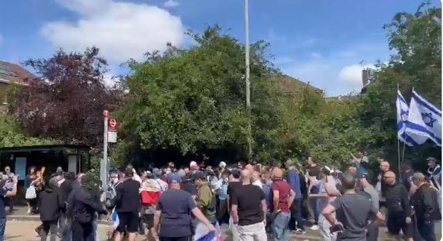 „Cionisták, vigyázzatok, még visszatérünk!”
