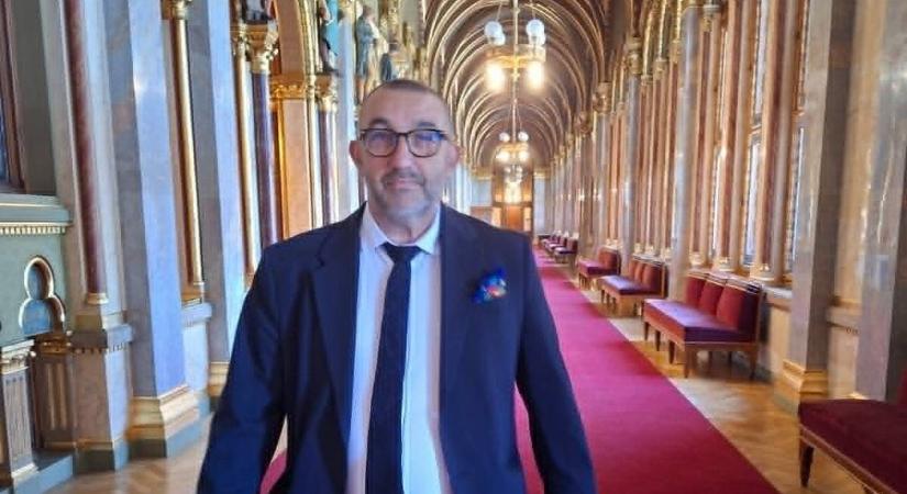 „Sziát is alig engednek el felém a folyosón” – Aba-Horváth István beszélt a parlamenti tapasztalatairól