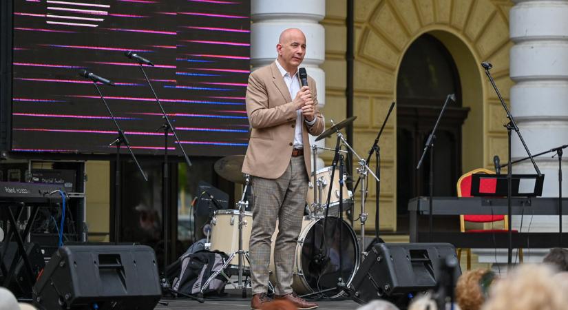 Ünnepi gálával búcsúztatta a szezont a Békéscsabai Jókai Színház