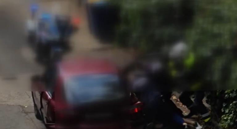 Videóra vették, ahogy ütötték-rúgták a rendőrök a Várnegyedben az ittas sofőrt az elfogás közben