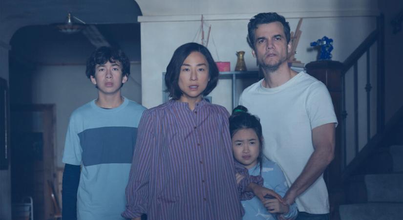 Az utolsó házba ragadva próbál túlélni Greta Lee és Wagner Moura családjukkal – trailer