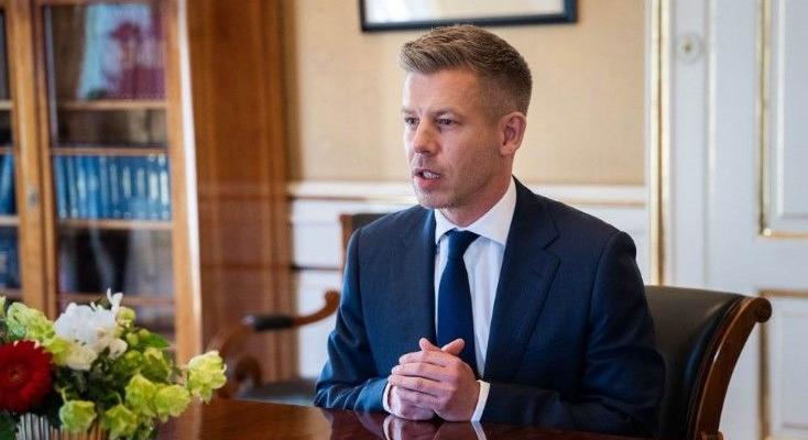 Több mint negyven helyettes államtitkárt menesztett a miniszterelnök