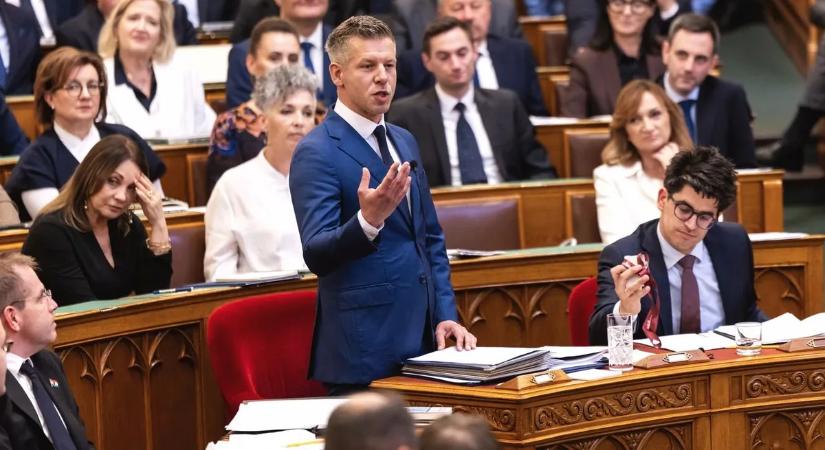 Magyar Péter a saját felelősségét hárítja a vitnyédi migránstábor ügyének erőltetésével
