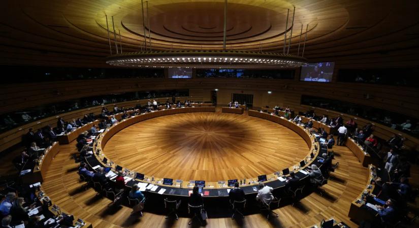 Orosz propagandistákat, katonai eszközök gyártóit is szankcionált az EU