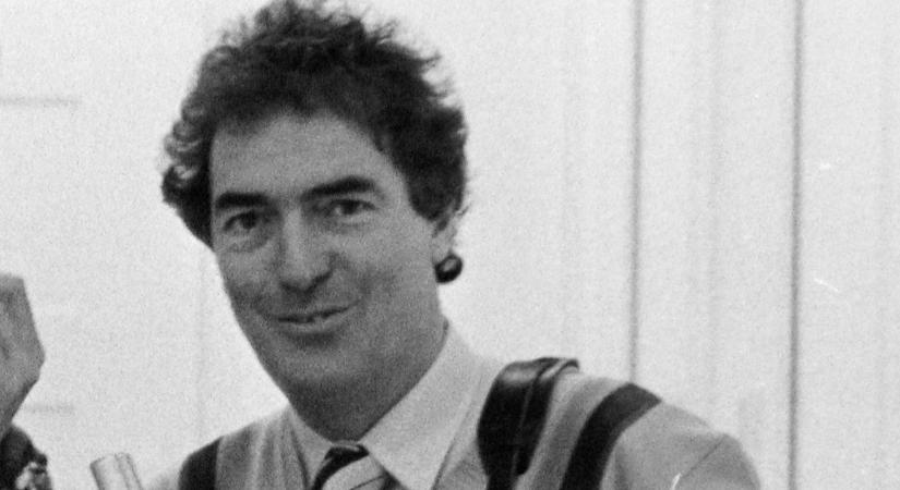 Emlékszel a neves tévés, rádiós ikonra Szilágyi Jánosra? 90 évesen mosolyogva dedikálta a róla szóló könyvét