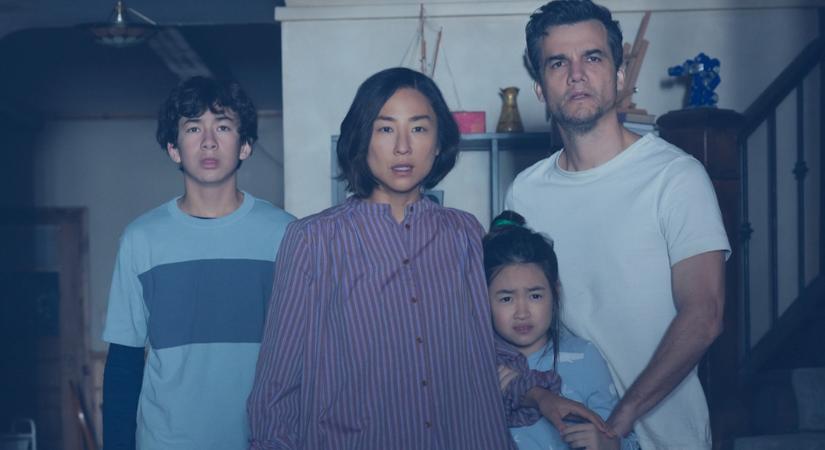 Előzetest kapott a Netflixre érkező Az utolsó ház, amiben egy család nagyon-nagyon sokáig nem tud kijönni a saját otthonából