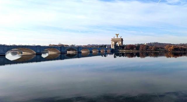 Gyarmatosítás előtti lelőhelyeket veszélyeztethet a washingtoni diadalív építése