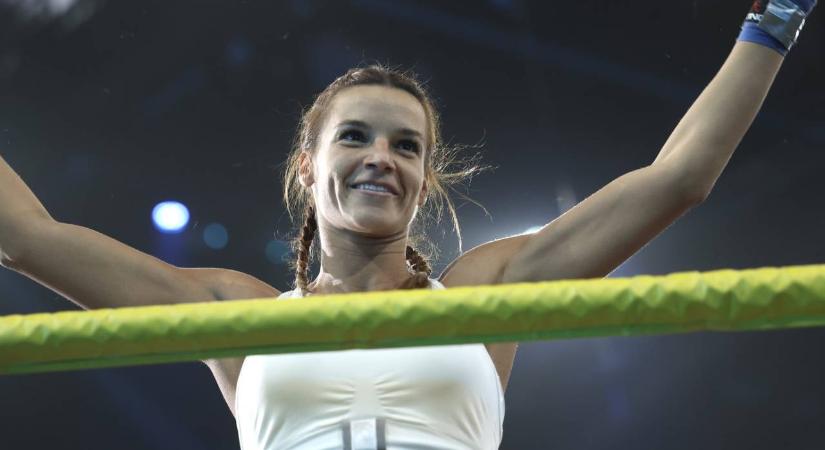Katona Renáta kockás hassal, bikiniben robbantja be a nyarat