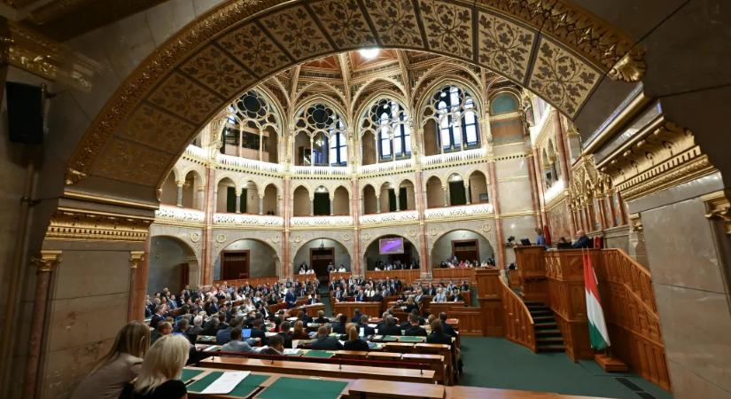 Megszavazták az Alaptörvény-módosítást, ami alapján soha többé nem lehet miniszterelnök Orbán Viktor