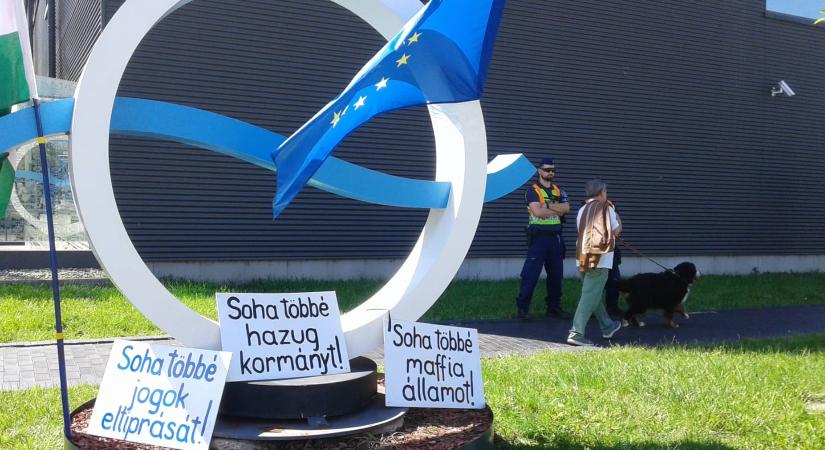 Miniszteri biztos: Vállalni kell a következményeket a közmédiánál