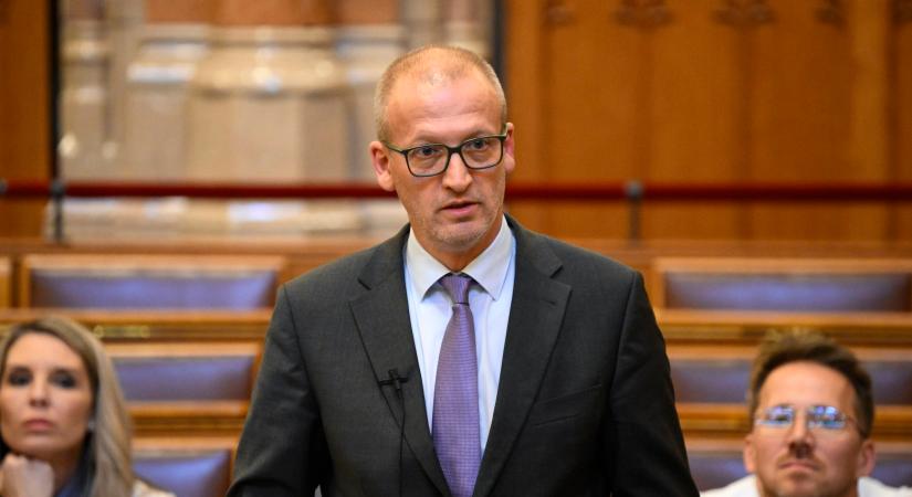 Tarr Zoltán közbelépett, visszavonta Hankó Balázs milliós döntéseit