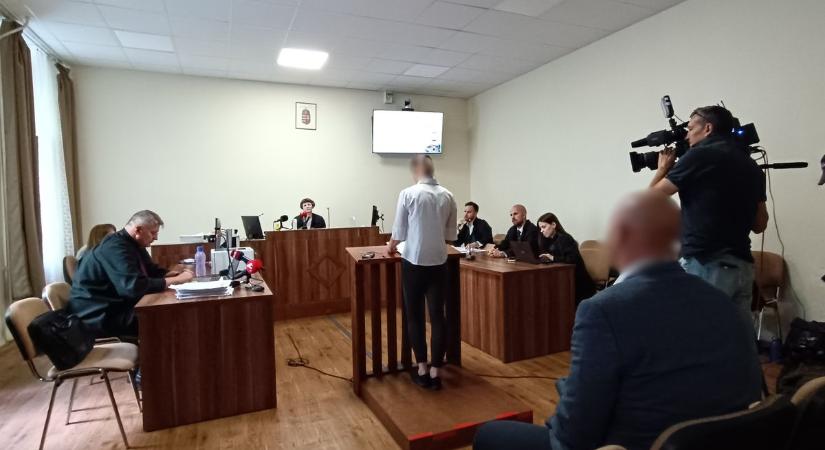 Megszólalt a felrúgott kisfiú édesanyja a bíróság „semmit sem érő” döntése után – videóval