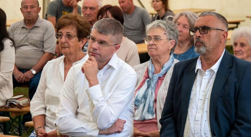 Ágh Péter parlamenti felszólalásban köszöntötte a vátiakat