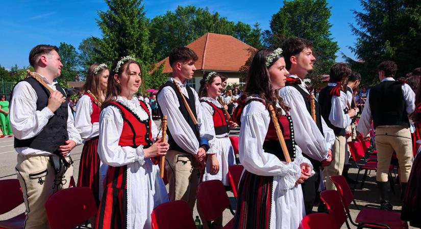 Mentorok segítik a pályaválasztás előtt álló háromszéki diákokat