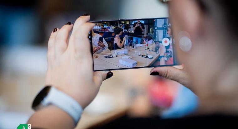 A Samsung AI-jal csinálna filmet a nyaralós videóidból