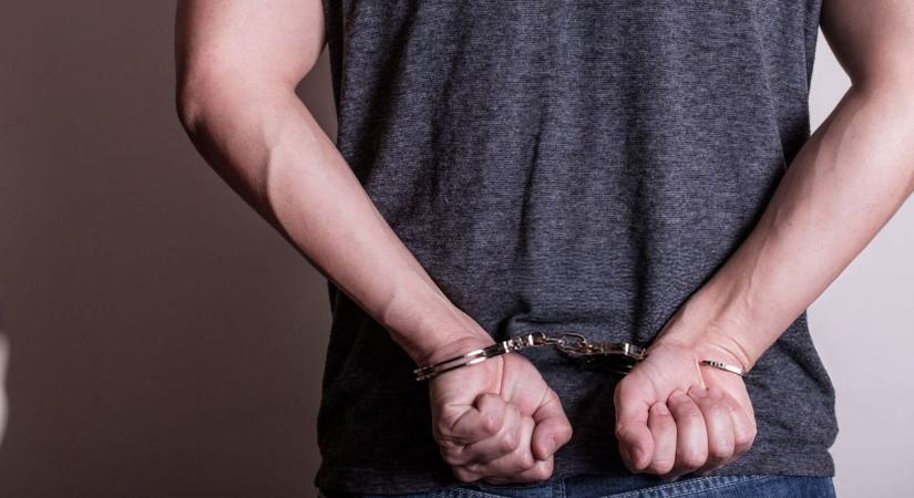 Többször megkéselte, maradandó fogyatékosságot okozott a nőnek - ítélet született az ügyben