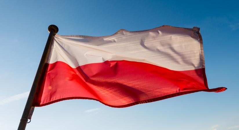 Kihajította az uniós és az ukrán zászlókat a krakkói polgármesterjelölt