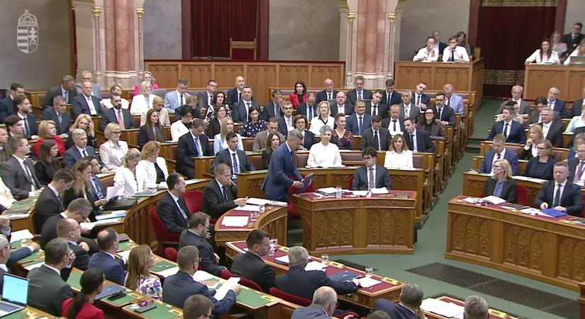 Megszavazták: Orbán Viktor nem lehet többé miniszterelnök – de 2034 májusa után Magyar Péter sem