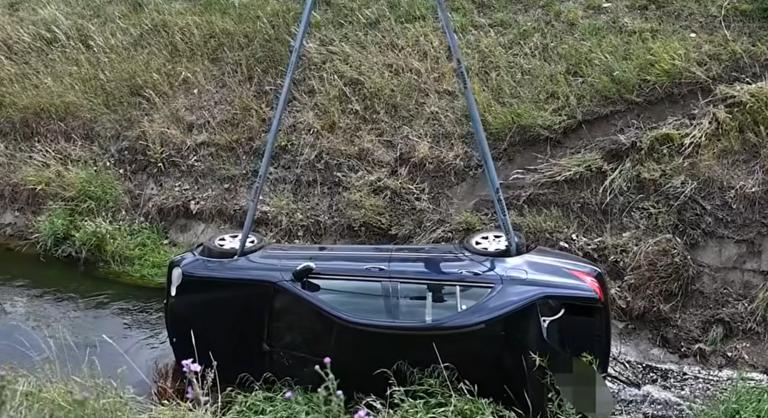 Patakba hajtott egy autó Zuglóban, videón a mentés