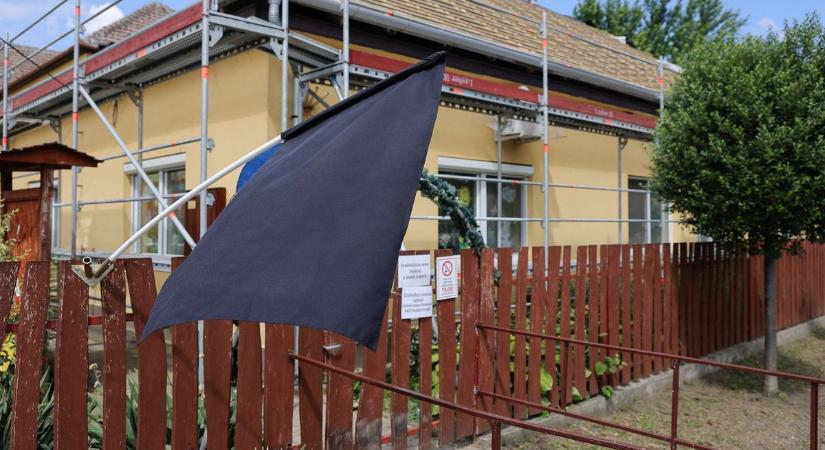 Összetört a hevesi falu a tragédia után, egy emberként gyászolják a szombaton elhunyt kislányt