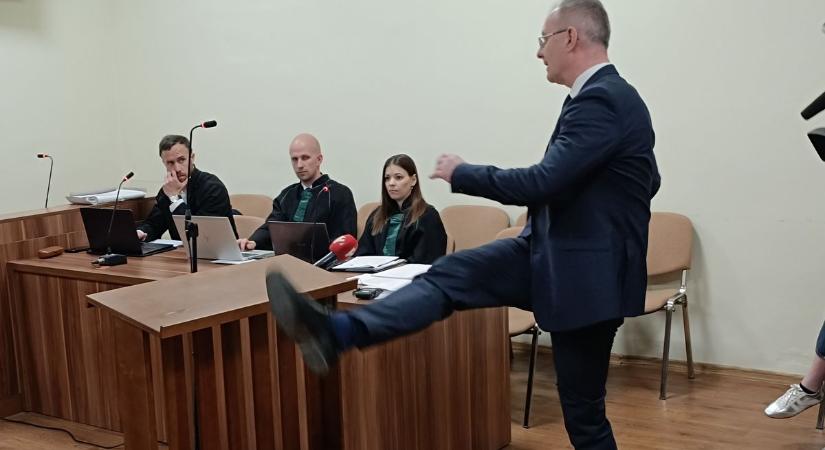 Többen csalódottan jöttek ki a tárgyalóteremből a jászberényi karateedző ügyének ítélethirdetése után