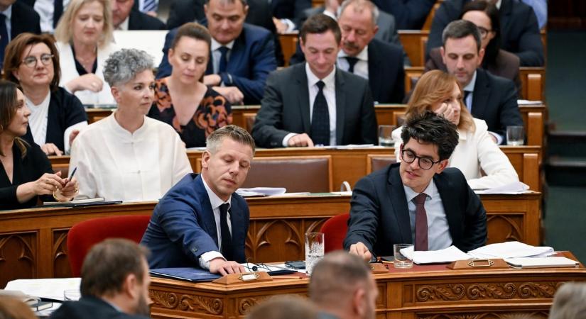 Magyar Péter köszönetet mondott a Fidesz kampányfőnökének: „nagyban hozzájárultál a Tisza kétharmados győzelméhez”