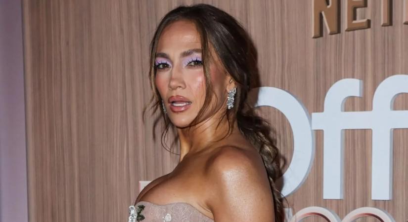 Provokatív pózzal sokkolta rajongóit Jennifer Lopez