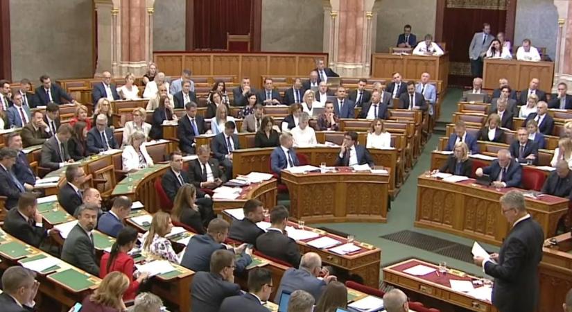 Nyolc évben korlátozta a miniszterelnöki tisztség betöltését a Tisza Párt