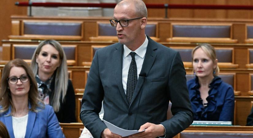Módosította az Alaptörvényt az Országgyűlés – a nap hírei