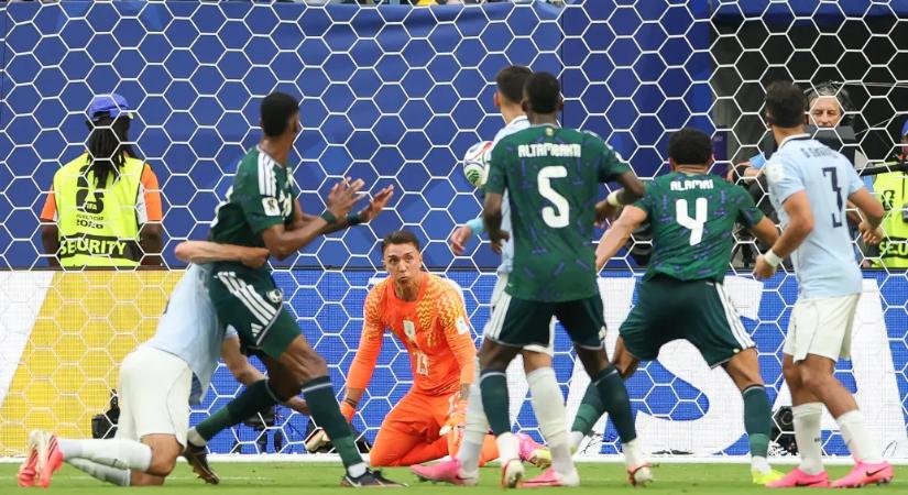 Muslera bakija után Szaúd-Arábia pontot szerzett Uruguay ellen a vb-n