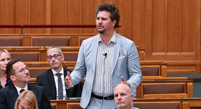 Nagy Ervin antik bútorokat talált az irodájában, visszaküldi őket az Iparművészeti Múzeumnak