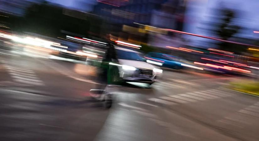 Egy rendőr orra előtt esett el az e-rollerrel: 1,8 millió forintos büntetést kapott és a jogsi is ugrott másfél évre