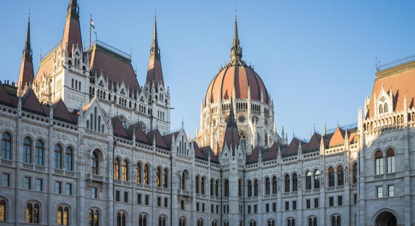 Agrárkárenyhítés, aszály és állategészségügyi kihívások: az Országgyűlésben is szóba került az ágazat helyzete