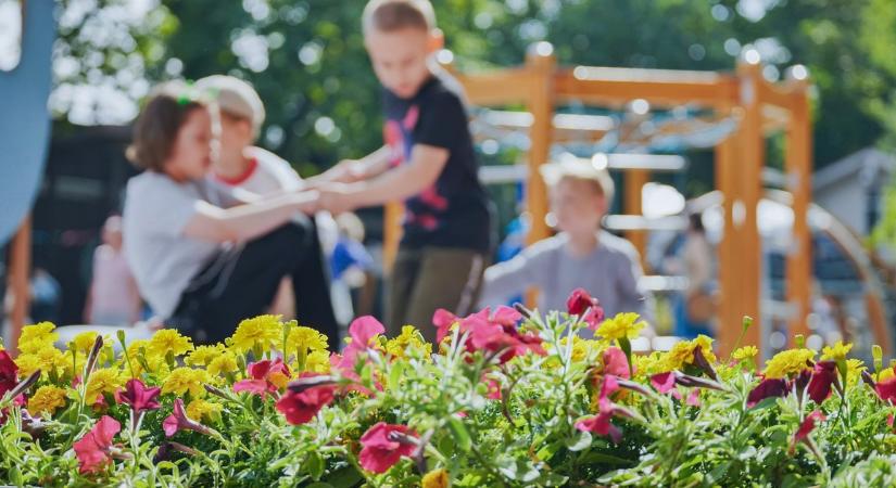 Dolga akadt az anyának, ezért felügyelet nélkül hagyta négy gyermekét egy budapesti játszótéren